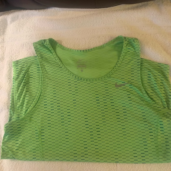 Nike Tank - Picture 4 of 10